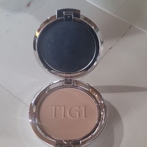 TIGI Tan Compact Setting Powder Foundation